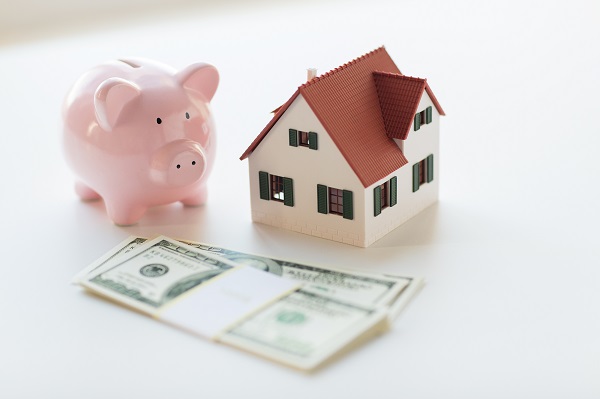 piggy bank with money and house